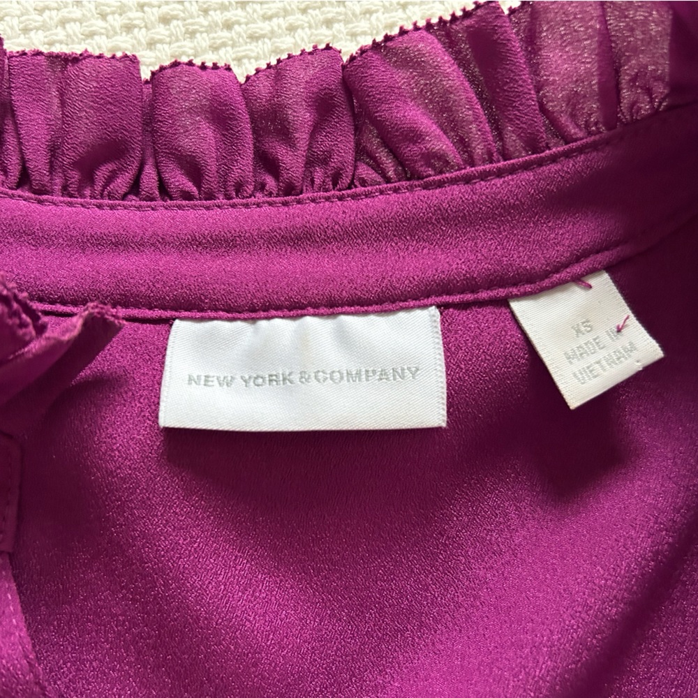 Sleeveless Ruffle Blouse - Picture 3 of 5